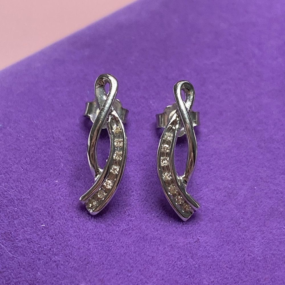 💛 Classic 10k White Gold Diamond Journey Earrings